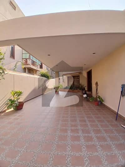 ڈی ایچ اے فیز 8 ڈی ایچ اے ڈیفینس,کراچی میں 5 کمروں کا 1 کنال مکان 7.5 لاکھ میں کرایہ پر دستیاب ہے۔