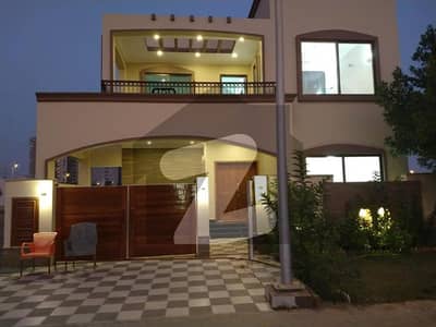 P1 272 Sq Yard LUXURY VILLA FOR SALE A-PLUS Construction