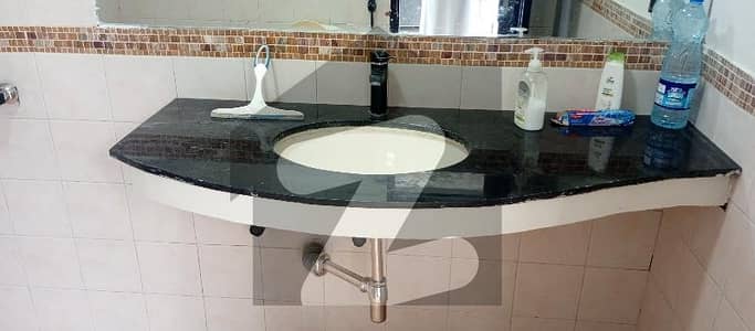 ڈیوائن گارڈنز لاہور میں 4 کمروں کا 10 مرلہ مکان 1.35 لاکھ میں کرایہ پر دستیاب ہے۔