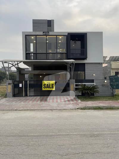 10 Marla Ultra Modern House With Glass Elevation For Sale
