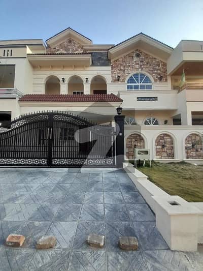 جی ۔ 13 اسلام آباد میں 10 مرلہ Studio مکان 9.0 کروڑ میں برائے فروخت۔