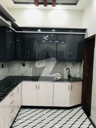 میرٹھ سوسائٹی سکیم 33,کراچی میں 3 کمروں کا 10 مرلہ مکان 3.5 کروڑ میں برائے فروخت۔