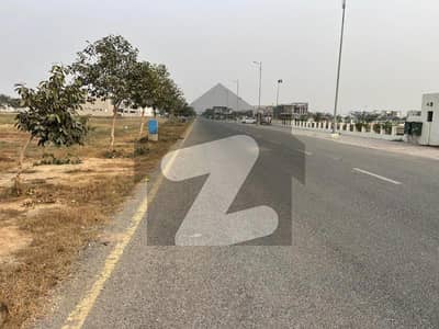 ڈی ایچ اے فیز 7 - بلاک ڈبلیو فیز 7,ڈیفنس (ڈی ایچ اے),لاہور میں 1 کنال رہائشی پلاٹ 3.5 کروڑ میں برائے فروخت۔