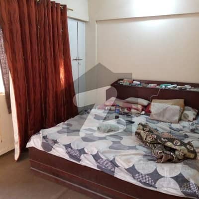 2 bed lounge 3rd floor flat available for sale in five star block 2 gulshan-e-Iqbal