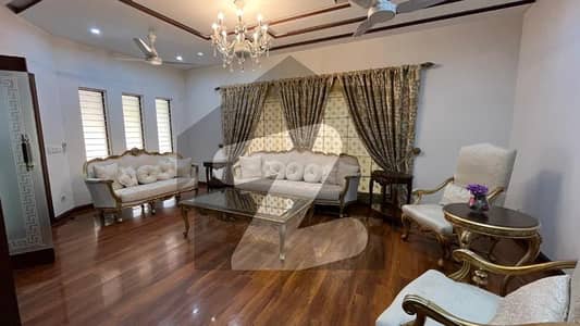 ڈی ایچ اے فیز 6 - بلاک جے فیز 6,ڈیفنس (ڈی ایچ اے),لاہور میں 5 کمروں کا 1 کنال مکان 5.25 لاکھ میں کرایہ پر دستیاب ہے۔