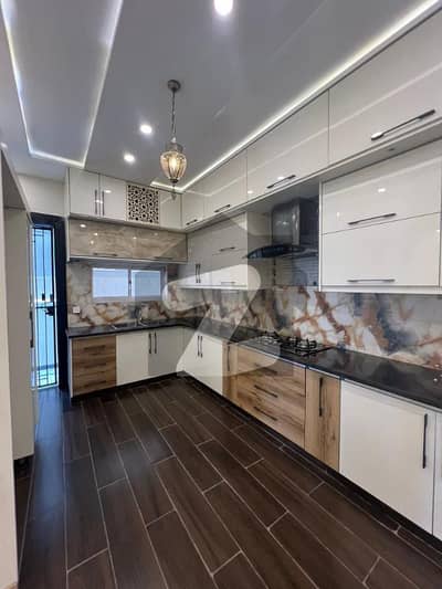 بحریہ ٹاؤن فیز 8 بحریہ ٹاؤن راولپنڈی,راولپنڈی میں 5 کمروں کا 7 مرلہ مکان 2.55 کروڑ میں برائے فروخت۔