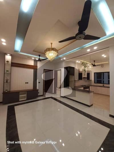 بحریہ ٹاؤن فیز 8 بحریہ ٹاؤن راولپنڈی,راولپنڈی میں 5 کمروں کا 7 مرلہ مکان 2.55 کروڑ میں برائے فروخت۔