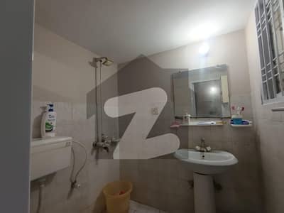 مدینہ کالونی لاہور میں 4 کمروں کا 3 مرلہ مکان 72.0 ہزار میں کرایہ پر دستیاب ہے۔