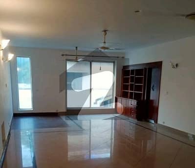 Highly-Coveted 1 Kanal Upper Portion Is Available In Cantt For Rent