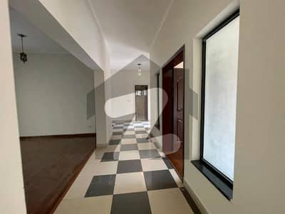 عسکری 11 ۔ سیکٹر اے عسکری 11,عسکری,لاہور میں 4 کمروں کا 1 کنال مکان 2.3 لاکھ میں کرایہ پر دستیاب ہے۔