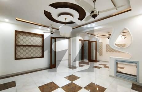 ڈی ایچ اے فیز 6 ڈیفنس (ڈی ایچ اے),لاہور میں 5 کمروں کا 1 کنال مکان 3.3 لاکھ میں کرایہ پر دستیاب ہے۔