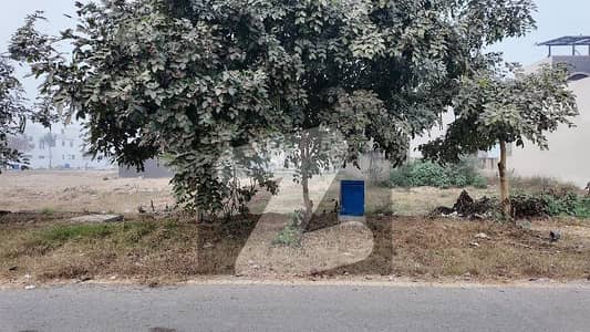 ڈی ایچ اے فیز 7 - بلاک یو فیز 7,ڈیفنس (ڈی ایچ اے),لاہور میں 10 مرلہ رہائشی پلاٹ 2.25 کروڑ میں برائے فروخت۔