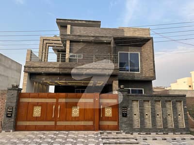 Near to Park 10 Marla Spacious House Is Available In Mujahid Green Valley For sale