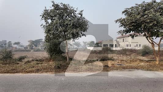 ڈی ایچ اے فیز 8 - بلاک ڈبلیو فیز 8,ڈیفنس (ڈی ایچ اے),لاہور میں 2 کنال رہائشی پلاٹ 20.0 کروڑ میں برائے فروخت۔