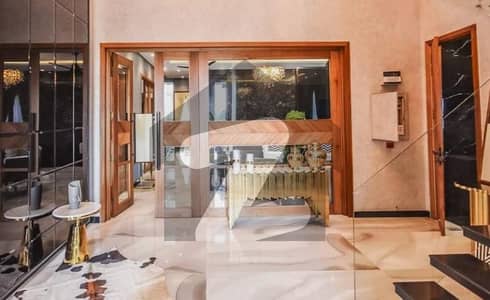 ڈی ایچ اے فیز 7 ڈیفنس (ڈی ایچ اے),لاہور میں 5 کمروں کا 1 کنال مکان 3.35 لاکھ میں کرایہ پر دستیاب ہے۔