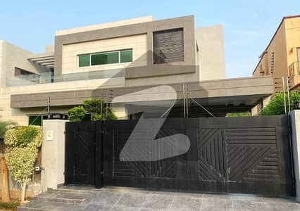 ڈی ایچ اے فیز 6 ڈیفنس (ڈی ایچ اے),لاہور میں 5 کمروں کا 1 کنال مکان 3.2 لاکھ میں کرایہ پر دستیاب ہے۔