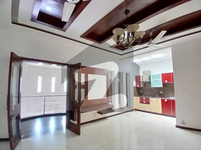 ڈی ایچ اے فیز 6 ڈیفنس (ڈی ایچ اے),لاہور میں 5 کمروں کا 1 کنال مکان 3.8 لاکھ میں کرایہ پر دستیاب ہے۔