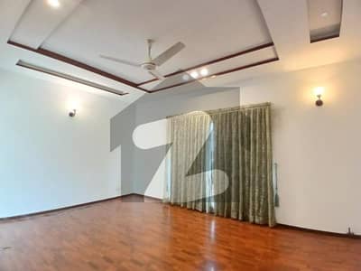 ڈی ایچ اے فیز 6 ڈیفنس (ڈی ایچ اے),لاہور میں 5 کمروں کا 1 کنال مکان 3.75 لاکھ میں کرایہ پر دستیاب ہے۔