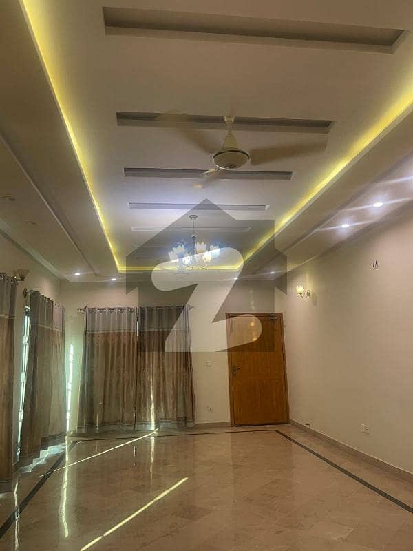 ایف ۔ 10 اسلام آباد میں 6 کمروں کا 1 کنال مکان 4.5 لاکھ میں کرایہ پر دستیاب ہے۔ ایف ۔ 10 اسلام آباد میں 6 کمروں کا 1 کنال مکان 4.5 لاکھ میں کرایہ پر دستیاب ہے۔