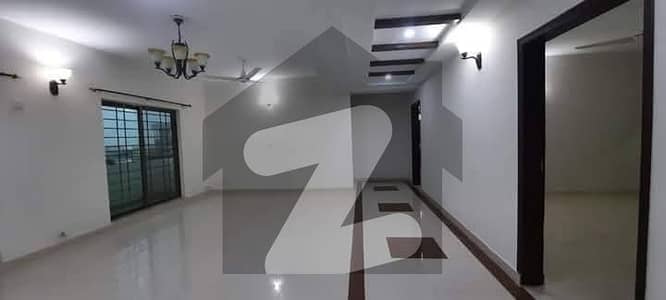 عسکری 11 ۔ سیکٹر بی اپارٹمنٹس عسکری 11,عسکری,لاہور میں 3 کمروں کا 10 مرلہ فلیٹ 1.05 لاکھ میں کرایہ پر دستیاب ہے۔