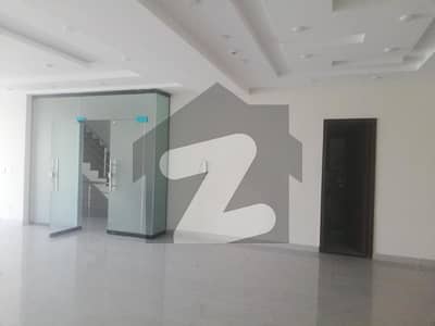 ڈی ایچ اے فیز 6 ڈیفنس (ڈی ایچ اے),لاہور میں 8 مرلہ Studio دفتر 5.5 لاکھ میں کرایہ پر دستیاب ہے۔