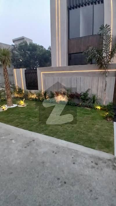 لیک سٹی میڈوز لاہور میں 5 کمروں کا 16 مرلہ مکان 7.95 کروڑ میں برائے فروخت۔