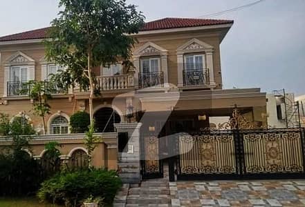 ڈی ایچ اے فیز 7 ڈیفنس (ڈی ایچ اے),لاہور میں 5 کمروں کا 1 کنال مکان 3.35 لاکھ میں کرایہ پر دستیاب ہے۔