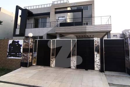 ڈی ایچ اے فیز 7 ڈیفنس (ڈی ایچ اے),لاہور میں 5 کمروں کا 1 کنال مکان 3.4 لاکھ میں کرایہ پر دستیاب ہے۔