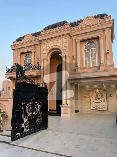 ڈی ایچ اے فیز 7 - بلاک ایس فیز 7,ڈیفنس (ڈی ایچ اے),لاہور میں 5 کمروں کا 1 کنال مکان 11.99 کروڑ میں برائے فروخت۔