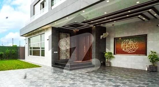 ڈی ایچ اے فیز 8 ڈیفنس (ڈی ایچ اے),لاہور میں 5 کمروں کا 1 کنال مکان 3.45 لاکھ میں کرایہ پر دستیاب ہے۔