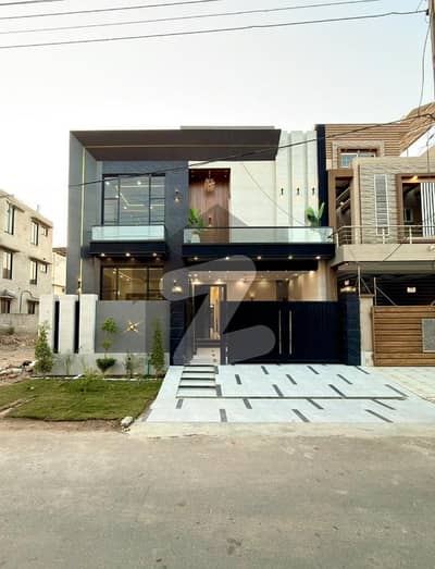 8marla ultra modern design facing park house for sale in Valencia town