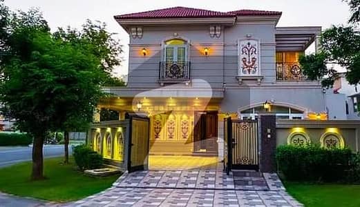 ڈی ایچ اے فیز 8 ڈیفنس (ڈی ایچ اے),لاہور میں 5 کمروں کا 1 کنال مکان 3.5 لاکھ میں کرایہ پر دستیاب ہے۔