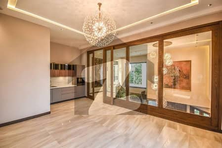 ڈی ایچ اے فیز 8 ڈیفنس (ڈی ایچ اے),لاہور میں 5 کمروں کا 1 کنال مکان 4.5 لاکھ میں کرایہ پر دستیاب ہے۔