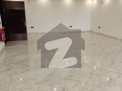 ڈی ایچ اے فیز 8 - کمرشل براڈوے ڈی ایچ اے فیز 8,ڈیفنس (ڈی ایچ اے),لاہور میں 4 مرلہ دفتر 55.0 ہزار میں کرایہ پر دستیاب ہے۔