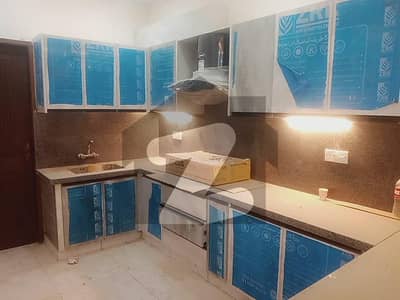 گلستانِِ جوہر ۔ بلاک اے 3 گلستانِ جوہر,کراچی میں 4 کمروں کا 10 مرلہ فلیٹ 3.7 کروڑ میں برائے فروخت۔