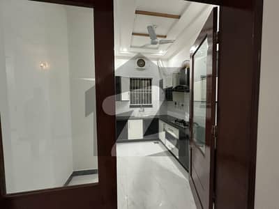 کینال گارڈن لاہور میں 4 کمروں کا 5 مرلہ مکان 1.65 کروڑ میں برائے فروخت۔