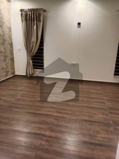 ایف ۔ 11 اسلام آباد میں 3 کمروں کا 12 مرلہ فلیٹ 1.5 لاکھ میں کرایہ پر دستیاب ہے۔