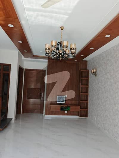 ڈی ایچ اے فیز 7 ڈیفنس (ڈی ایچ اے),لاہور میں 3 کمروں کا 5 مرلہ مکان 3.29 کروڑ میں برائے فروخت۔