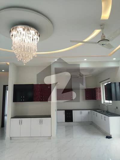 ڈی ایچ اے فیز 6 ڈیفنس (ڈی ایچ اے),لاہور میں 5 کمروں کا 1 کنال مکان 3.0 لاکھ میں کرایہ پر دستیاب ہے۔