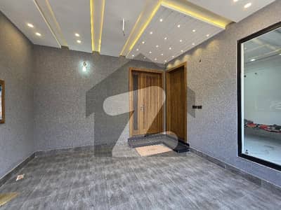 ایڈن ایگزیکیٹو ایڈن گارڈنز,فیصل آباد میں 3 کمروں کا 4 مرلہ مکان 1.9 کروڑ میں برائے فروخت۔