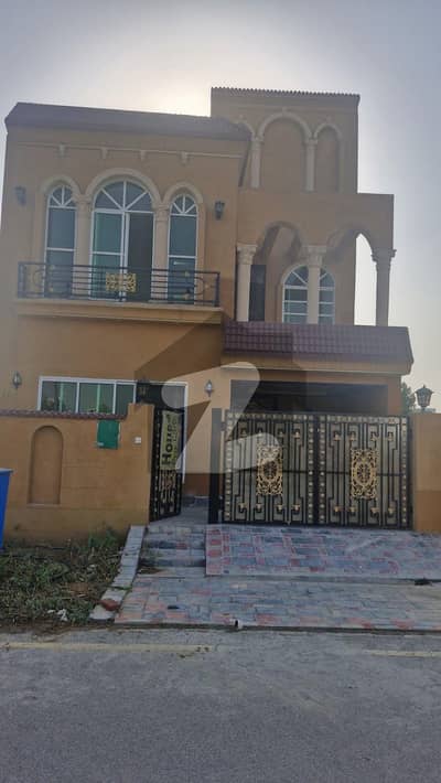 بحریہ آرچرڈ لاہور میں 3 کمروں کا 5 مرلہ مکان 1.52 کروڑ میں برائے فروخت۔