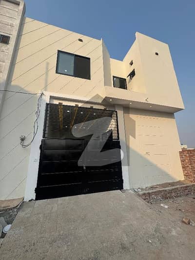 ملتان پبلک سکول روڈ ملتان میں 3 کمروں کا 2 مرلہ مکان 73.0 لاکھ میں برائے فروخت۔