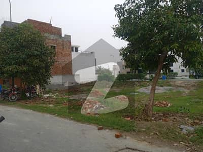 ڈی ایچ اے 9 ٹاؤن ۔ بلاک سی ڈی ایچ اے 9 ٹاؤن,ڈیفنس (ڈی ایچ اے),لاہور میں 5 مرلہ رہائشی پلاٹ 1.25 کروڑ میں برائے فروخت۔