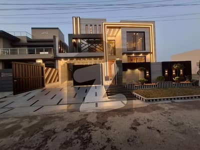 واپڈا ٹاؤن لاہور میں 6 کمروں کا 1 کنال مکان 6.3 کروڑ میں برائے فروخت۔