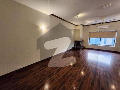 ایف ۔ 7 اسلام آباد میں 5 کمروں کا 2 کنال مکان 15.99 لاکھ میں کرایہ پر دستیاب ہے۔