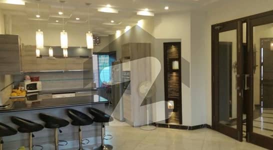 ڈی ایچ اے فیز 6 - بلاک بی فیز 6,ڈیفنس (ڈی ایچ اے),لاہور میں 5 کمروں کا 1 کنال مکان 3.7 لاکھ میں کرایہ پر دستیاب ہے۔