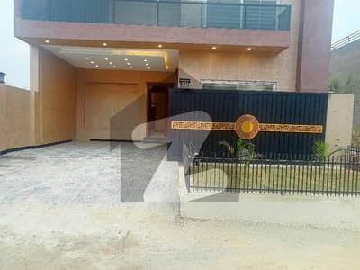 ایم پی سی ایچ ایس ۔ بلاک ایف ایم پی سی ایچ ایس ۔ ملٹی گارڈنز,بی ۔ 17,اسلام آباد میں 5 کمروں کا 8 مرلہ مکان 3.2 کروڑ میں برائے فروخت۔