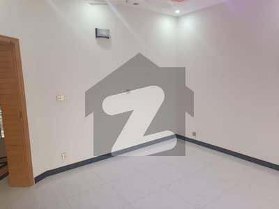 بحریہ انکلیو - سیکٹر جے بحریہ انکلیو,بحریہ ٹاؤن,اسلام آباد میں 5 کمروں کا 10 مرلہ مکان 4.5 کروڑ میں برائے فروخت۔