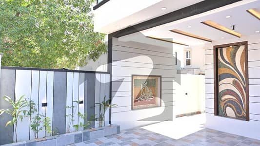 بحریہ ٹاؤن ۔ سکندر بلاک بحریہ ٹاؤن ۔ سیکٹر ایف,بحریہ ٹاؤن,لاہور میں 5 کمروں کا 10 مرلہ مکان 4.0 کروڑ میں برائے فروخت۔