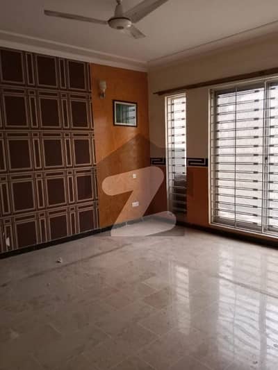 حیات آباد فیز 6 - ایف7 حیات آباد فیز 6,حیات آباد,پشاور میں 8 کمروں کا 10 مرلہ مکان 1.5 لاکھ میں کرایہ پر دستیاب ہے۔